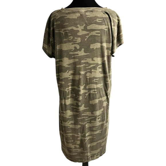 Women's Sanctuary Camo Short Sleeve Tee M Green Brown - Picture 3 of 6